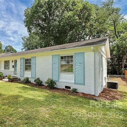 Image 3 - 1132 Brighton Place, Charlotte, NC 28205, USA - House for sale