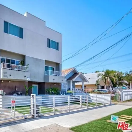 Buy this 12 bed townhouse on 1217 Fedora Street in Los Angeles, CA 90006