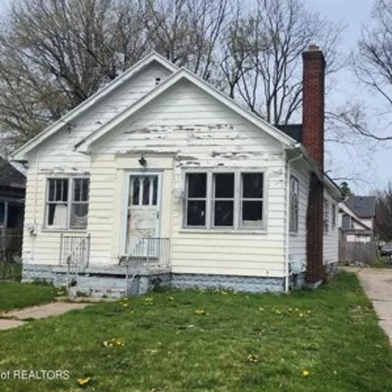 Buy this 2 bed house on 1128 West Michigan Avenue in Lansing, MI 48917