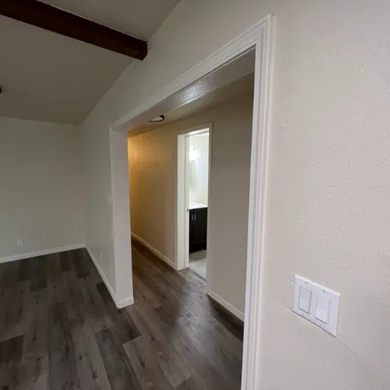 Image 9 - 922 N Van Ness Ave, Fresno CA - Apartment for rent
