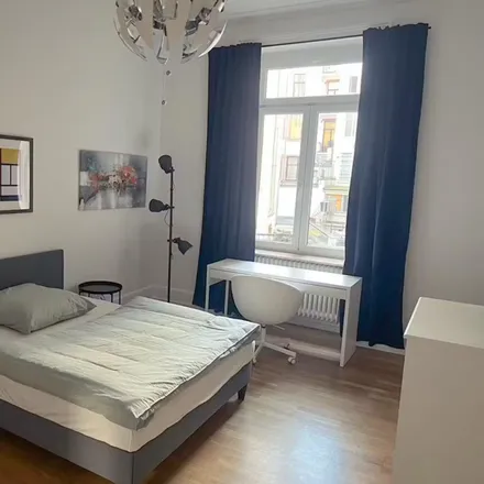 Rent this 6 bed apartment on Münchener Straße 26 in 60329 Frankfurt, Germany