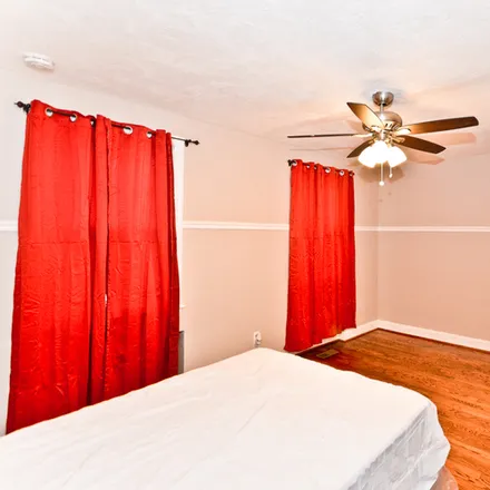 Rent this 1 bed house on 2609 Franklin Street