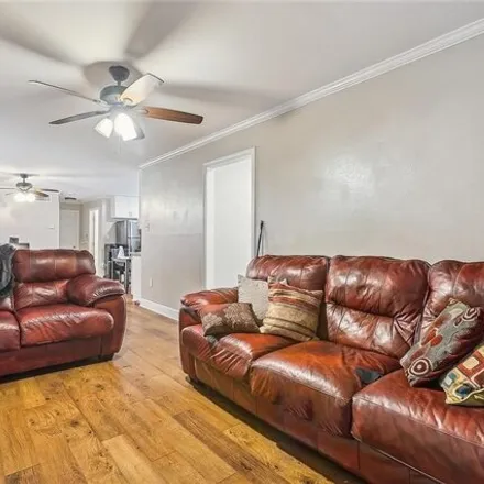 Image 3 - 2725 Wisteria Street, New Orleans, LA 70122, USA - House for sale
