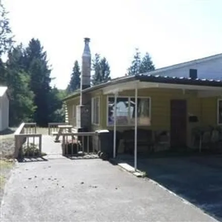 Buy this 2 bed house on Harvard Avenue in Raymond, WA 98577