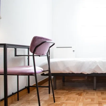 Rent this 3 bed room on Madrid in Alberique-Comisaría, Calle de Alberique