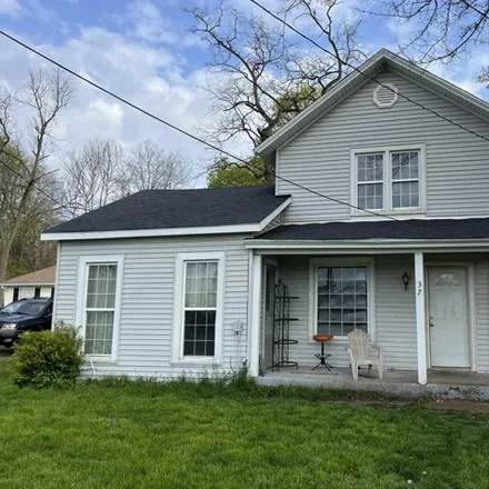 Buy this studio house on 39 West Beckwith Drive in Galesburg, Kalamazoo County