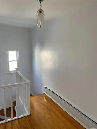 Image 4 - 76-50 172nd Street, New York, NY 11366, USA - House for rent