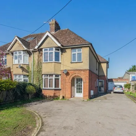 Rent this 4 bed duplex on Buckingham Crescent in Buckingham Road, Bicester