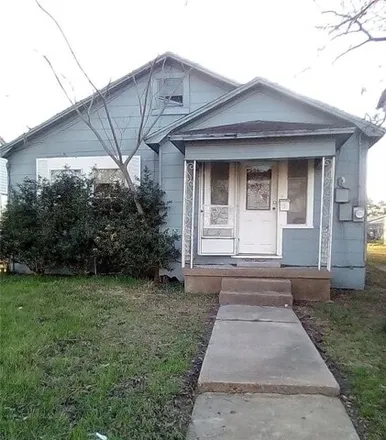 Buy this 2 bed house on 1104 South Columbia Street in Clarksville, TX 75426