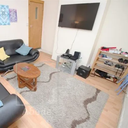 Rent this 5 bed townhouse on Burley Lodge Terrace in Leeds, LS6 1QD