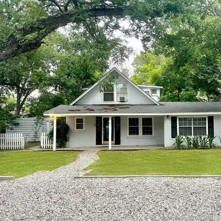 Rent this 3 bed house on 299 West Pafford Street in Del Rio, TX 78840