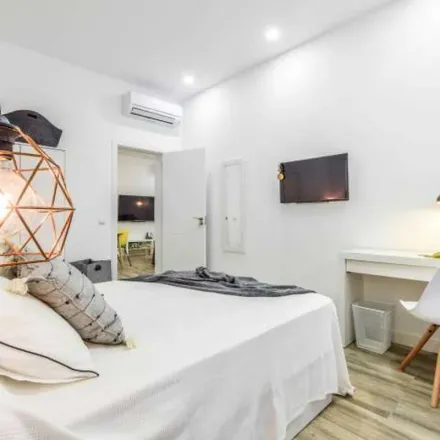 Rent this 1 bed apartment on Perfumerías Padilla in Calle del Carmen, 7