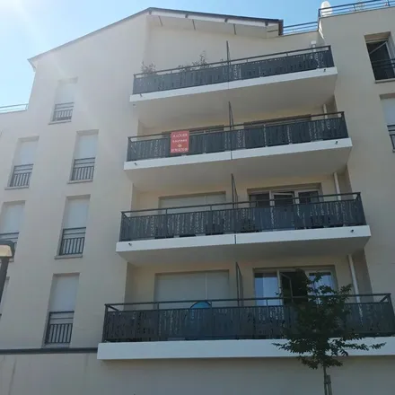 Rent this 3 bed apartment on 21 Rue de Buffon in 37000 Tours, France