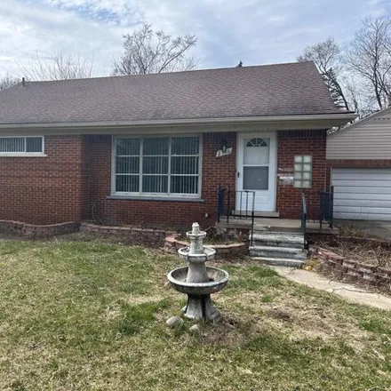 Rent this 3 bed house on 2304 Middlebelt Road in West Bloomfield Township, MI 48324