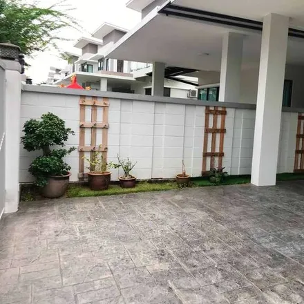 Rent this 4 bed apartment on unnamed road in Seremban 2, 70300 Seremban