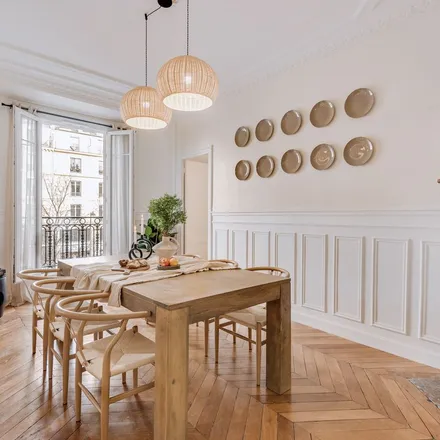 Rent this 3 bed apartment on 121 Rue Saint-Antoine in 75004 Paris, France