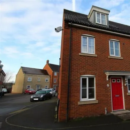 Rent this 3 bed townhouse on Prospero Way in Swindon, SN25 1SY