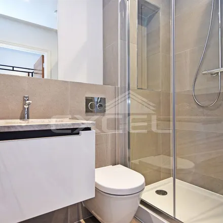 Rent this 2 bed apartment on Bikehangar 1277 in Rainville Road, London