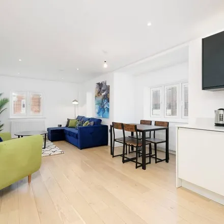 Image 5 - Carta House, Rusham Road, Egham, TW20 9LS, United Kingdom - Apartment for rent