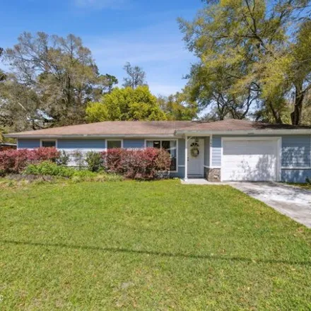 Buy this 3 bed house on 605 Grove Park Circle in Nassau County, FL 32034
