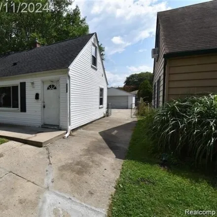 Buy this 3 bed house on 17174 Lincoln Avenue in Eastpointe, MI 48021