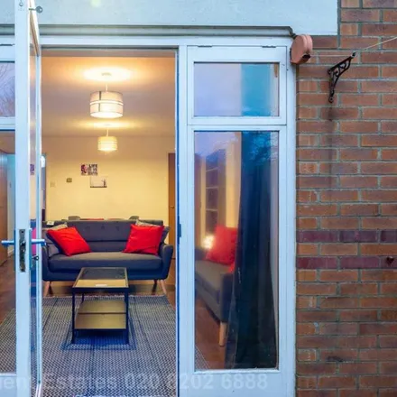 Image 1 - 14a Rickard Close, The Hyde, London, NW4 4XH, United Kingdom - Townhouse for rent