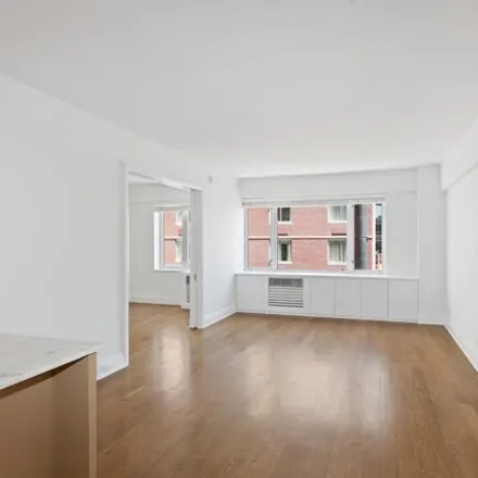 Image 6 - 209 East 51st Street, New York, NY 10022, USA - Condo for sale