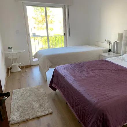 Rent this 2 bed room on Rua de Santa Luzia in 2785-599 Parede, Portugal