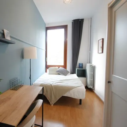 Rent this 2 bed room on Gran Via de les Corts Catalanes (lateral mar) in 594, 08007 Barcelona