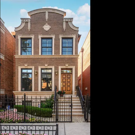 Buy this 5 bed house on 2610 North Magnolia Avenue in Chicago, IL 60614