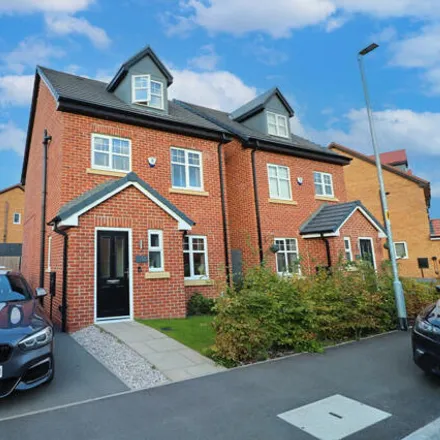 Buy this 4 bed house on Grasmere Avenue in Leyland, PR25 3XF
