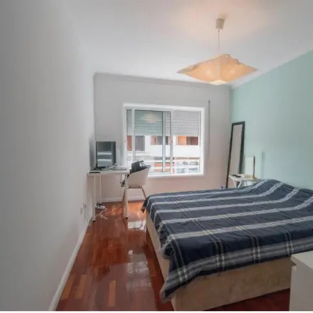 Rent this 2 bed room on Travessa do Flor de Infesta in 4465-214 Matosinhos, Portugal