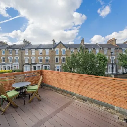 Image 2 - 40 Upper Tollington Park, London, N4 3SD, United Kingdom - Apartment for rent