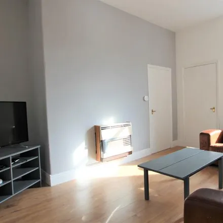 Rent this 4 bed apartment on Simonside Terrace in Newcastle upon Tyne, NE6 5DS