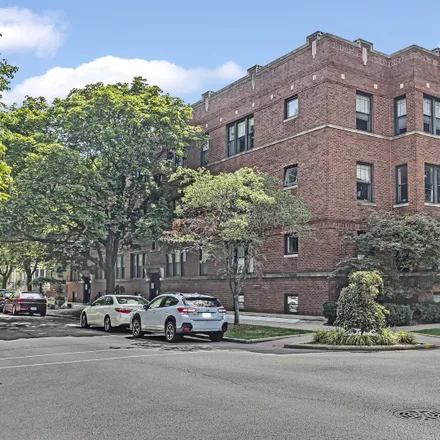 Buy this 2 bed house on 1122-1124 West Balmoral Avenue in Chicago, IL 60640