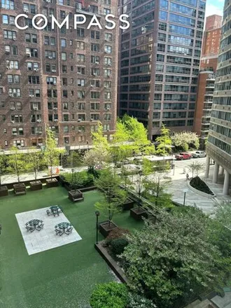 Image 5 - 411 E 53rd St Apt 6C, New York, 10022 - Condo for sale