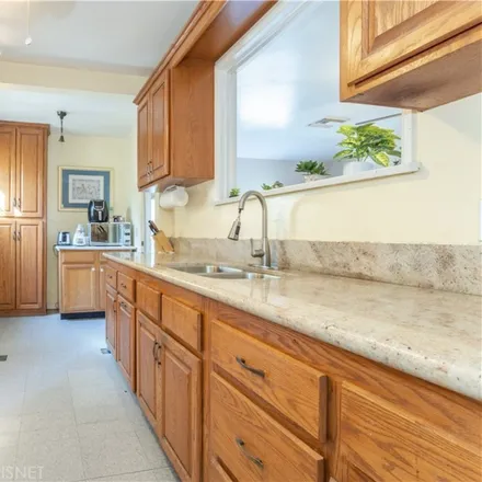 Image 3 - 22057 Cohasset Street, Los Angeles, CA 91303, USA - House for sale