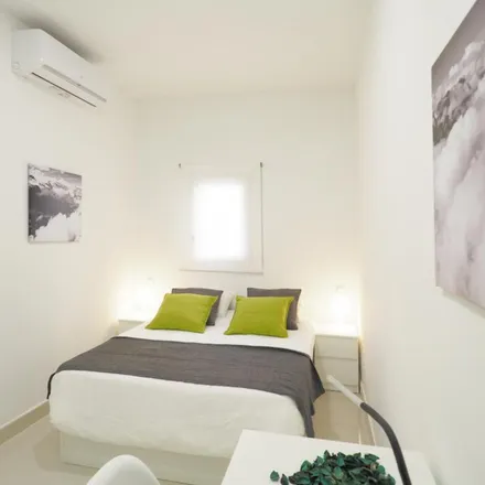 Rent this 1 bed apartment on Madrid in Calle de las Virtudes, 14