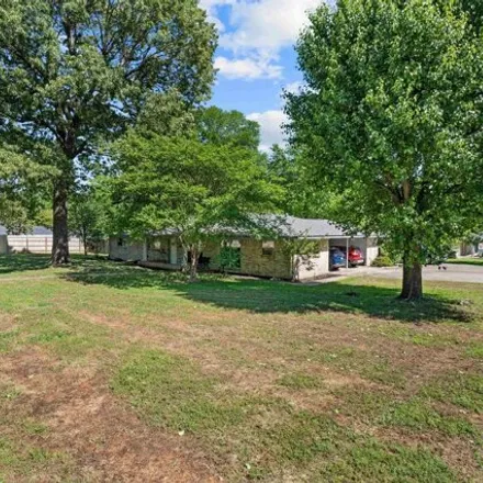 Buy this 4 bed house on 600 Edgewood Rd in Kilgore, Texas
