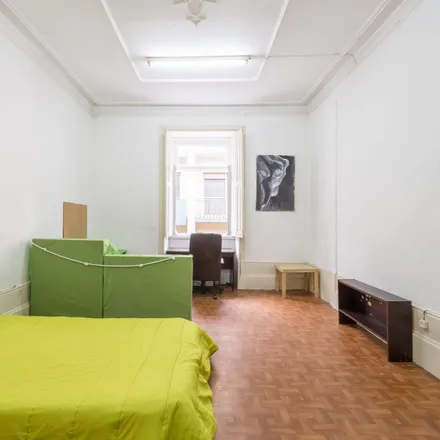 Rent this 22 bed room on Livraria Simphonia das Letras in Rua do Breiner, 4050-124 Porto