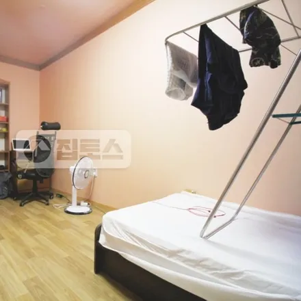 Rent this studio apartment on 서울특별시 강남구 대치동 901-38