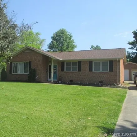 Image 1 - 1104 East 7th Street, Roanoke Rapids, NC 27870, USA - House for sale