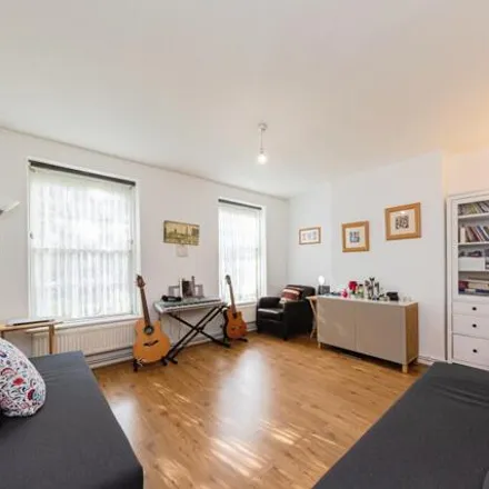 Image 2 - Hartnoll House, Eastwood Close, London, N7 8DS, United Kingdom - Apartment for sale