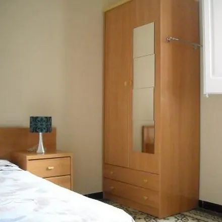 Rent this 4 bed room on El Ñaño. Caminito a Guayaquil in Carrer d'Aragó, 08001 Barcelona
