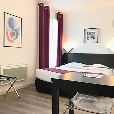 Rent this studio apartment on 32 Rue des Longs-Prés in 92100 Boulogne-Billancourt, France
