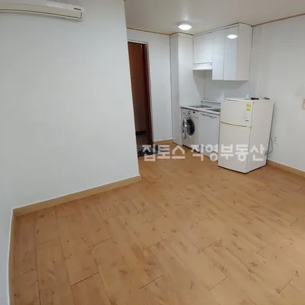 Rent this studio apartment on 서울특별시 관악구 봉천동 905-26
