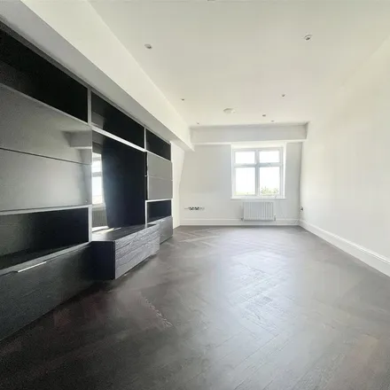 Image 8 - Camelot House, 53 Beech Hill, London, EN4 0JN, United Kingdom - Apartment for rent