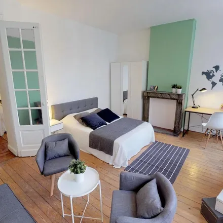 Rent this 4 bed apartment on 48 Rue de la Vignette in 59046 Lille, France