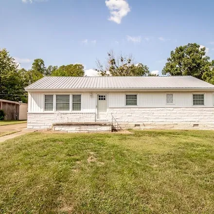 Buy this 3 bed house on 235 Lone Oak Road in Paducah, KY 42001
