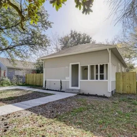 Buy this 3 bed house on 331 7th Avenue North in Texas City, TX 77590